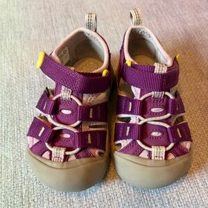 Keen Toddler Sandals, size Toddler 7, GUC